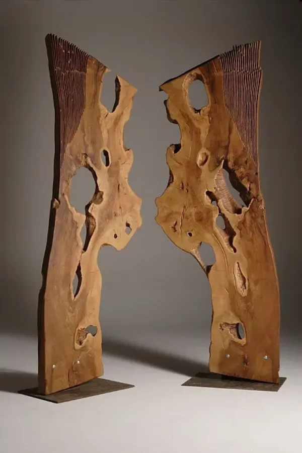 'Il Bacio', scultura in legno d'ulivo