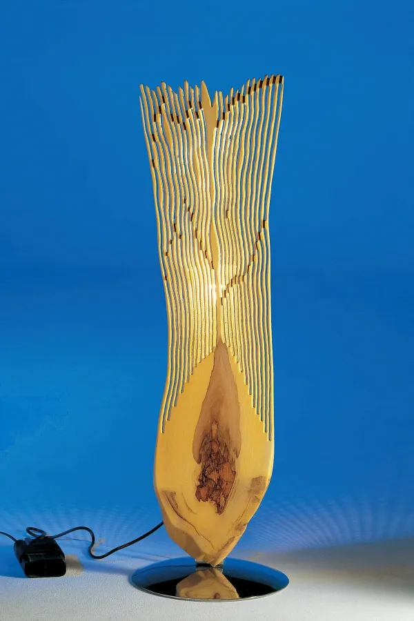 Lampada in legno d'arancio